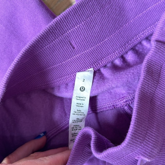 EUC LULULEMON Relaxed HR Jogger with pockets and adjustable waist. Size 2 - Picture 4 of 4